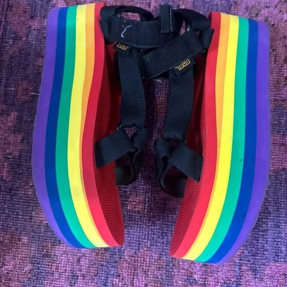 TEVA Universal Flatform in Rainbow Pride - Picture 2 of 4